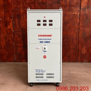 Ổn áp Standard 3 pha 100KVA SH3-100KII chuyên dùng ổn định điện áp tự động, chống quá tải, ngắn mạch, nâng cao độ bền và bảo vệ các thiết bị điện.