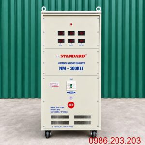 Ổn áp Standard 3 pha 300KVA NM-300KII chuyên dùng ổn định điện áp tự động, chống quá tải, ngắn mạch, nâng cao độ bền và bảo vệ các thiết bị điện.