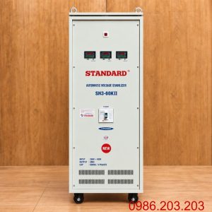 Ổn áp Standard 3 pha 60KVA SH3-60KII chuyên dùng ổn định điện áp tự động, chống quá tải, ngắn mạch, nâng cao độ bền và bảo vệ an toàn cho các thiết bị điện.