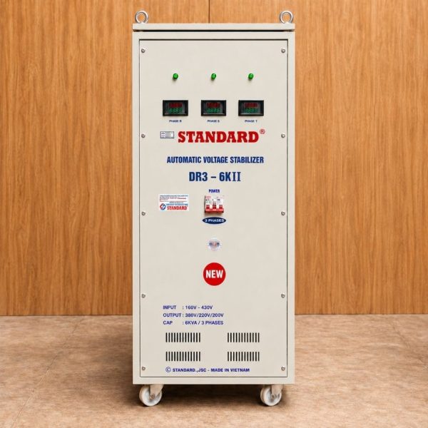 Ổn áp Standard 3 pha 6KVA DR3-6KII chuyên dùng ổn định điện áp tự động, chống quá tải, ngắn mạch, nâng cao độ bền và bảo vệ an toàn cho các thiết bị điện.