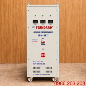 Ổn áp Standard 3 pha 6KVA DR3-6KII chuyên dùng ổn định điện áp tự động, chống quá tải, ngắn mạch, nâng cao độ bền và bảo vệ an toàn cho các thiết bị điện.