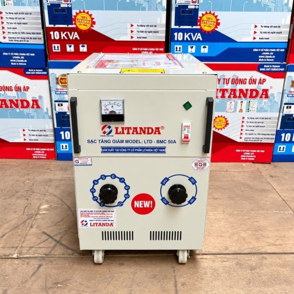 Máy sạc tăng giảm 50A đa điện áp là thiết bị chuyên dụng để sạc và bảo dưỡng ắc quy dung lượng lớn.