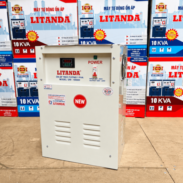 Ổn áp treo tường 1 pha 10KVA chuyên dùng cho các hộ gia đình có không gian lắp đặt nhỏ gọn, giúp ổn định nguồn điện và bảo vệ an toàn cho các thiết bị điện