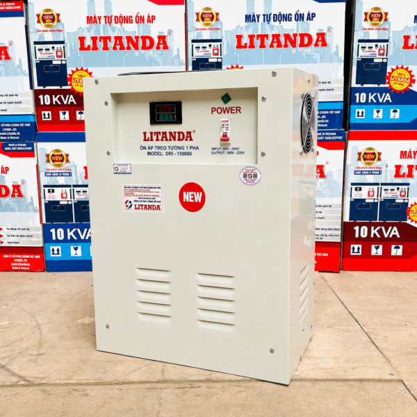 Ổn Áp Treo Tường 15KVA 1 Pha chuyên dùng cho các hộ gia đình có không gian lắp đặt nhỏ gọn, giúp ổn định nguồn điện và bảo vệ an toàn cho các thiết bị điện