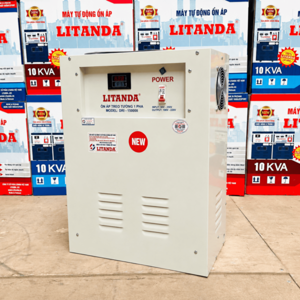 Ổn Áp Treo Tường 20KVA 1 Pha chuyên dùng cho các hộ gia đình có không gian lắp đặt nhỏ gọn, giúp ổn định nguồn điện và bảo vệ an toàn cho các thiết bị điện