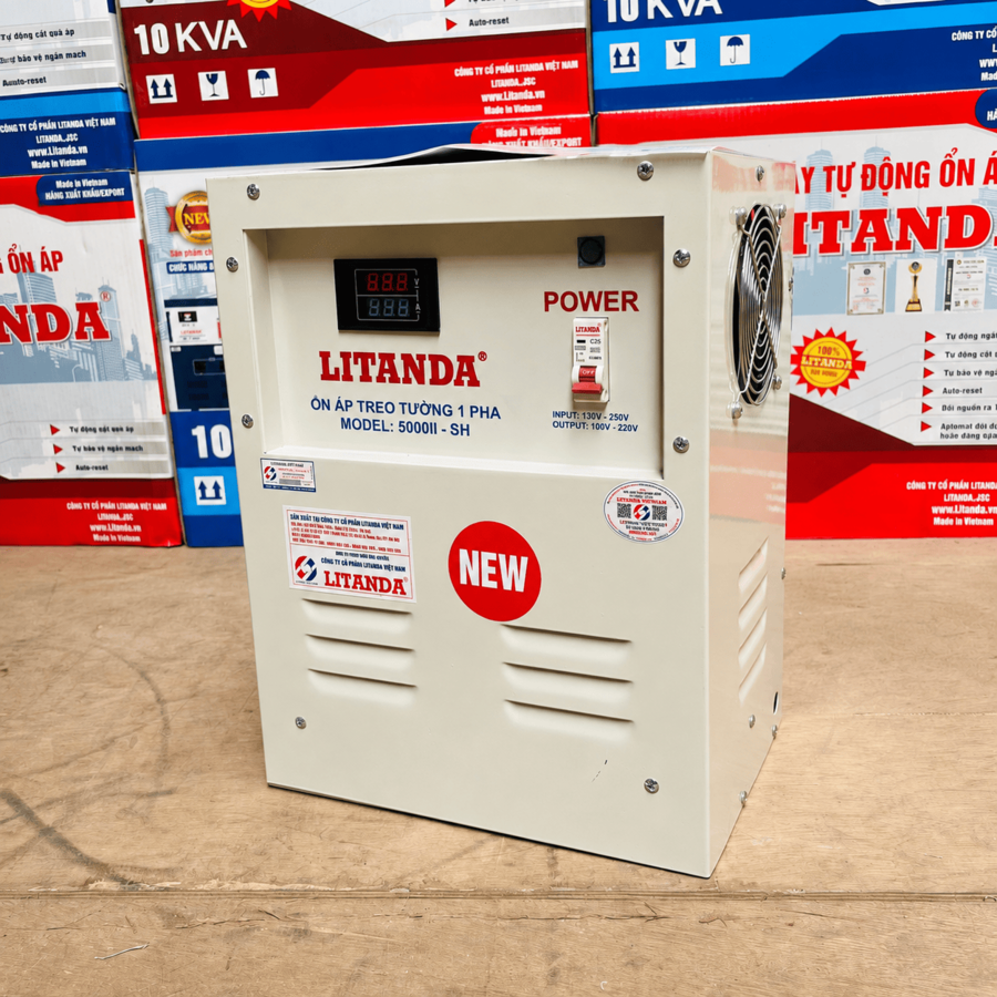 Ổn áp treo tường 1 pha 5KVA chuyên dùng cho các hộ gia đình có không gian lắp đặt nhỏ gọn, giúp ổn định nguồn điện và bảo vệ an toàn cho các thiết bị