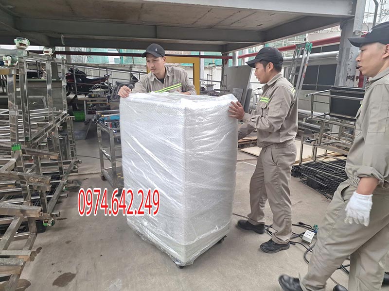 Ổn áp Lioa 500KVA chuyên dùng ổn định điện áp công suất siêu lớn, khắc phục điện yếu và bảo vệ toàn diện cho hệ thống máy móc nhà máy.