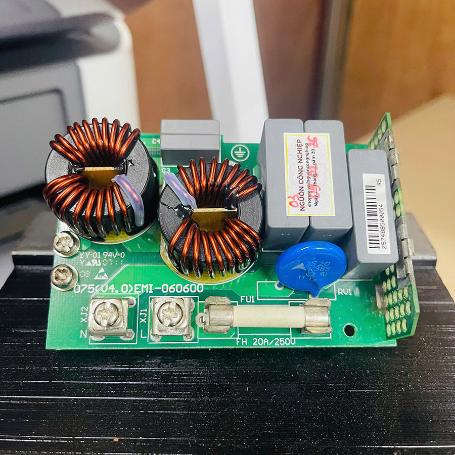 Nguồn 220V có thật sự “sạch”? Nhiễu cao tần và sóng hài đang âm thầm gây lỗi thiết bị. Lọc nguồn 220V hoạt động như thế nào để xử lý vấn đề này?