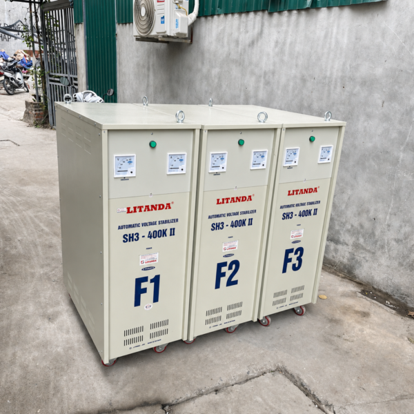on-ap-400kva-3-pha-dai-260v-1 Ổn áp 400KVA 3 pha dải 260V dùng cho lưới điện yếu, giúp ổn định nguồn điện liên tục và bảo vệ an toàn cho hệ thống thiết bị công nghiệp công suất lớn.