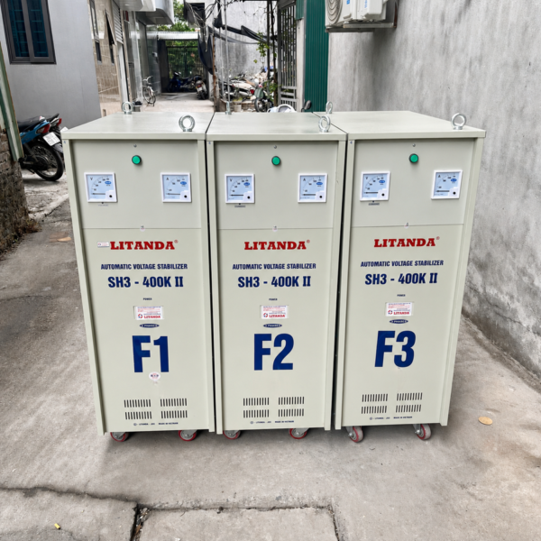 on-ap-400kva-3-pha-dai-260v-2 Ổn áp 400KVA 3 pha dải 260V dùng cho lưới điện yếu, giúp ổn định nguồn điện liên tục và bảo vệ an toàn cho hệ thống thiết bị công nghiệp công suất lớn.