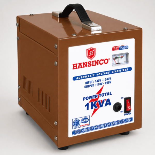 Ổn áp Hansinco 1 pha 1KVA dải 140V chuyên dùng cho khu vực điện tương đối ổn định, giúp ổn định điện áp và bảo vệ thiết bị công suất nhỏ.