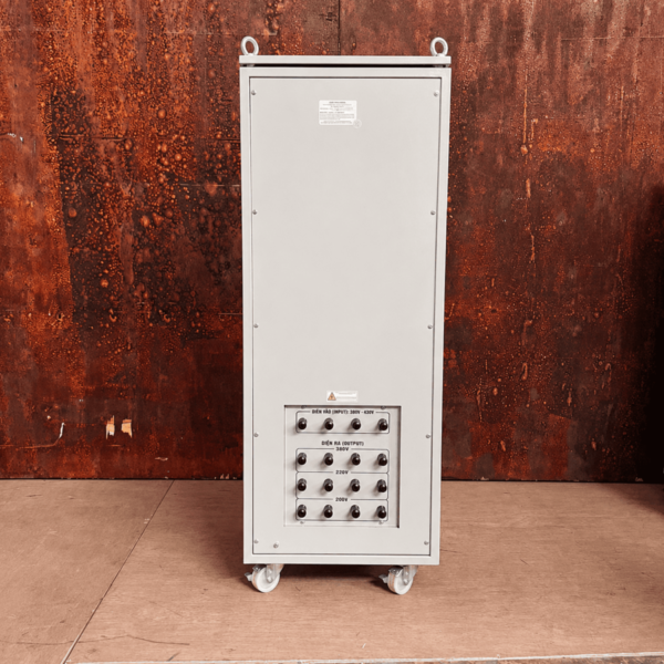 Ổn áp Litanda 3 pha 25KVA SH3-25KII chuyên dùng cho khu vực điện lưới 3 pha ổn định, giúp ổn định điện áp và bảo vệ thiết bị trong nhà xưởng hoặc văn phòng.