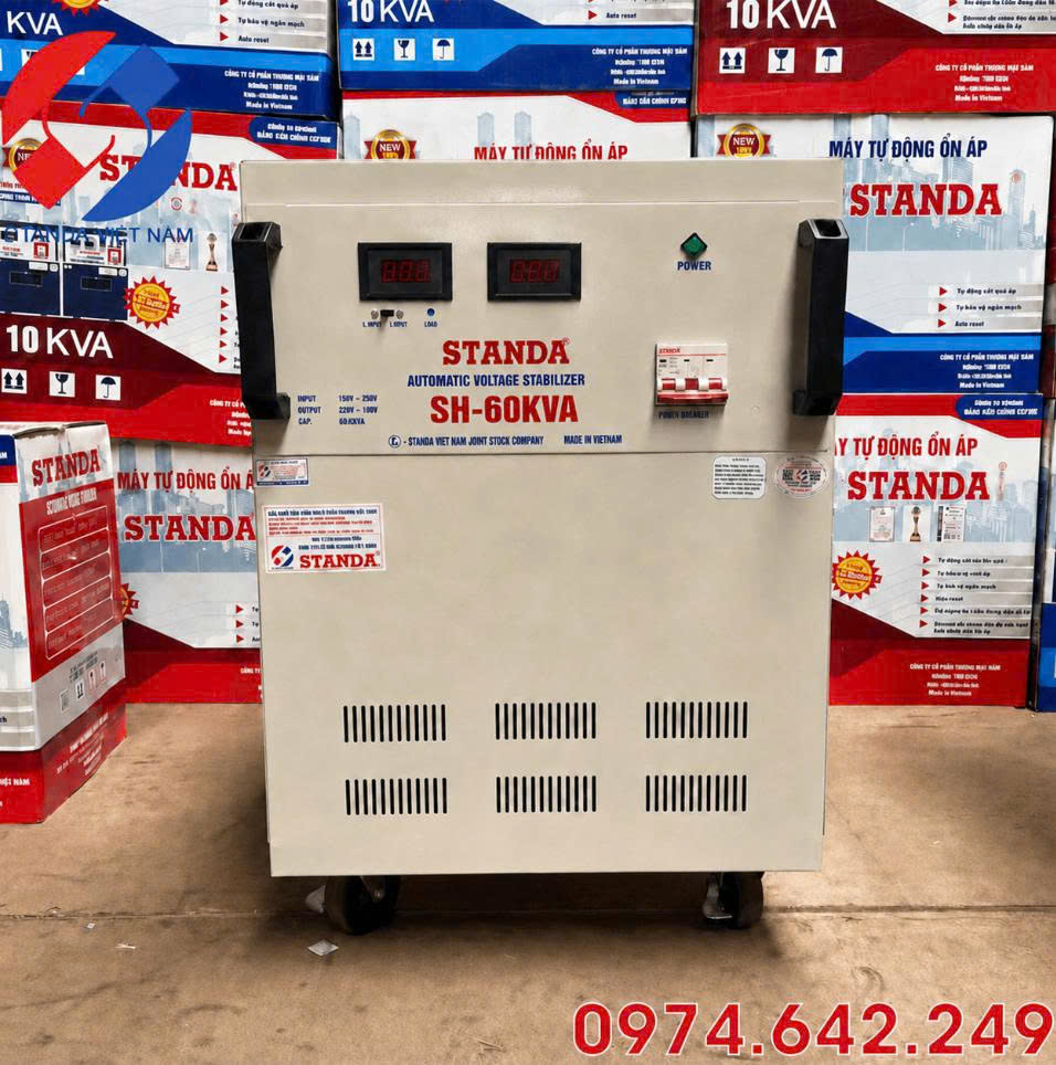 Ổn áp Standa 60KVA 1 pha là dòng ổn áp công suất lớn, sử dụng nguồn điện 220V 1 pha và tự động ổn định điện áp đầu ra ở mức khoảng 220V khi điện lưới dao động trong dải làm việc của máy.