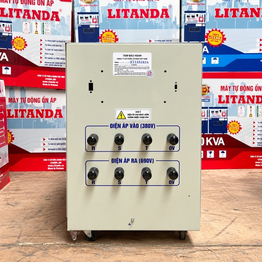 Biến áp cách ly 20KVA 3 pha 380V ra 690V giúp đổi nguồn điện chuẩn xác, chống nhiễu tối ưu và đảm bảo an toàn điện tuyệt đối cho hệ thống thiết bị.