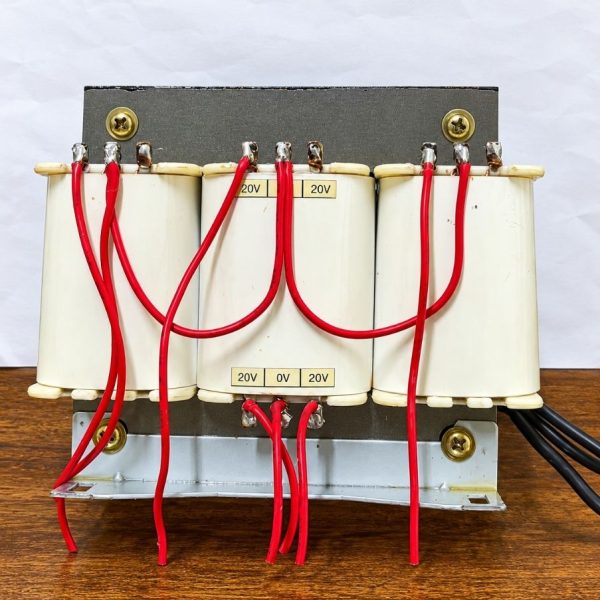 Biến áp trần cách ly 75A vào 480V ra 20V chuyên dụng giúp chống nhiễu, cách ly an toàn, bảo vệ thiết bị vận hành ổn định và bền bỉ.