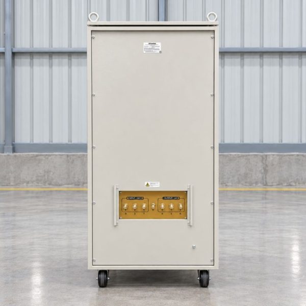 Ổn áp Standa 3 pha 150KVA NM-150KII giúp cân bằng nguồn 380V, bảo vệ thiết bị điện công nghiệp, chống sốc áp, quá tải và nâng cao tuổi thọ máy móc vận hành.