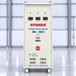 Ổn áp Standa 3 pha 30KVA DR3-30KII dùng kéo điện yếu, ổn định nguồn 380V, chống quá tải, ngắn mạch và bảo vệ hệ thống thiết bị vận hành an toàn, bền bỉ