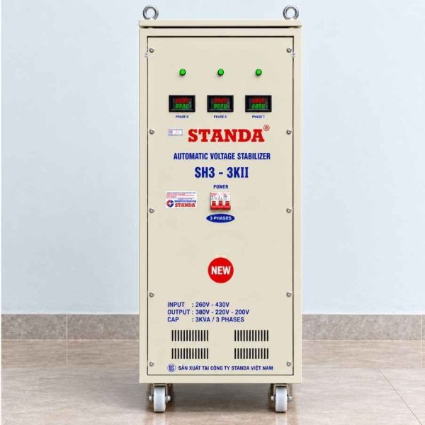 Ổn áp Standa 3 pha 3KVA SH3-3KII chuyên dùng kéo điện yếu, ổn định nguồn 380V, chống quá tải, ngắn mạch và bảo vệ hệ thống thiết bị vận hành an toàn, bền bỉ