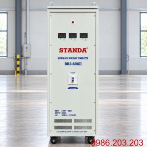 Ổn áp Standa 3 pha 60KVA DR3-60KII giúp cân bằng nguồn 380V, bảo vệ thiết bị điện công nghiệp, chống sốc áp, quá tải và nâng cao tuổi thọ máy móc vận hành.
