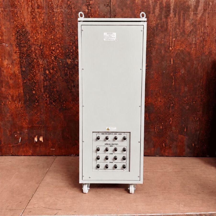 Ổn áp Standard 3 pha 25KVA DR3-25KII chuyên dùng ổn định điện áp tự động, chống quá tải, ngắn mạch, nâng cao độ bền và bảo vệ an toàn cho các thiết bị điện.