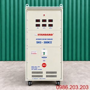 Ổn áp Standard 3 pha 300KVA SH3-300KII chuyên dùng ổn định điện áp tự động, chống quá tải, ngắn mạch, nâng cao độ bền và bảo vệ các thiết bị điện.